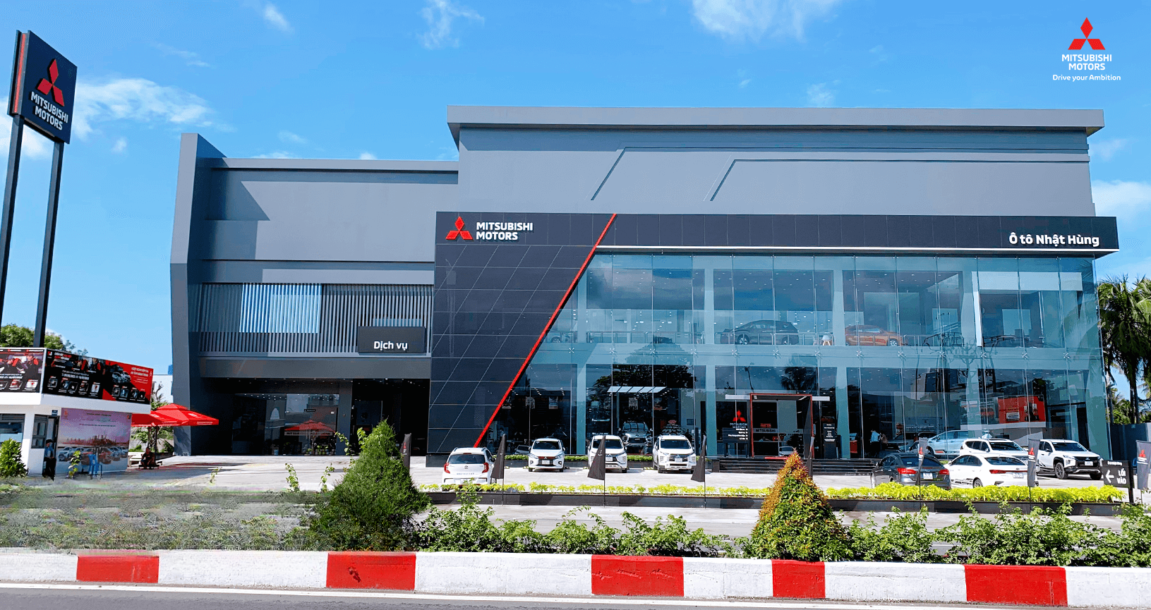 Mitsubishi Nhat Hung Showroom
