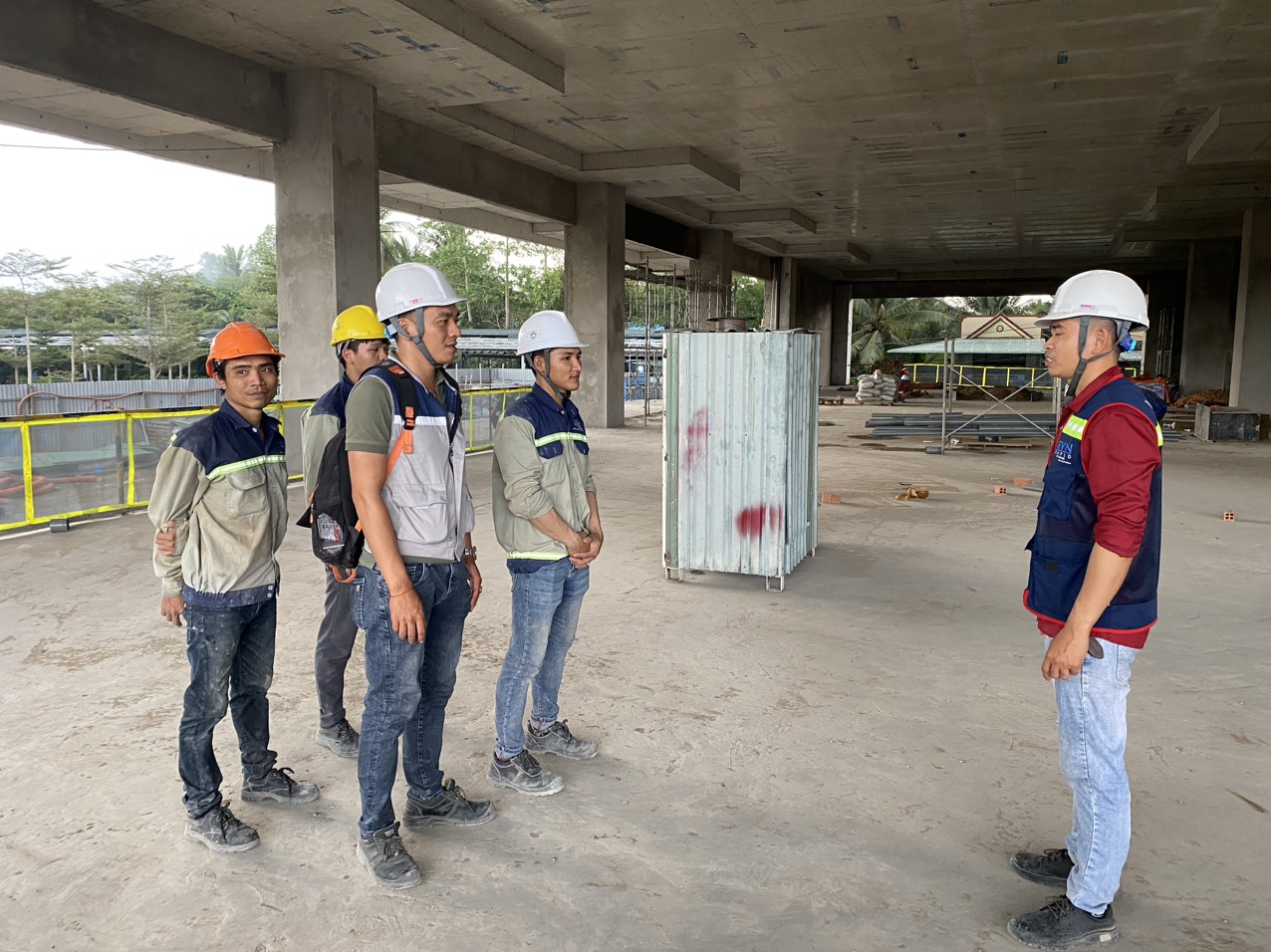 Rapid Vietnam Organizes First Toolbox Meeting at FPT Can Tho University: Fostering Safety and Precision